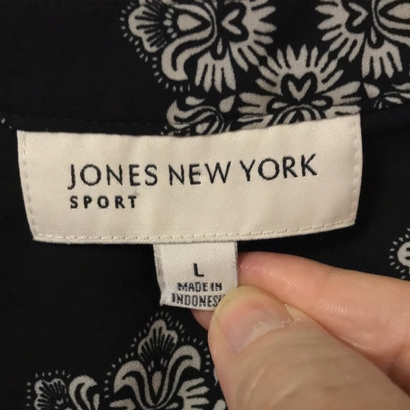 Jones New York Women’s Tunic Top Size L Black Red Border Print Pin tuck pleats - Picture 6 of 10